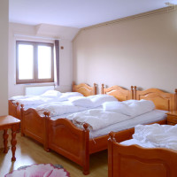4 beds room
